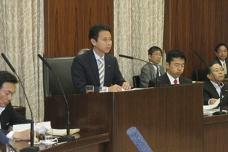 参議院総務委員長として議事進行 2015年6月